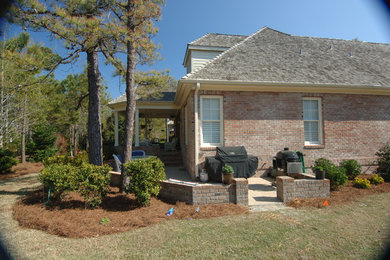 Example of a classic patio design in Wilmington
