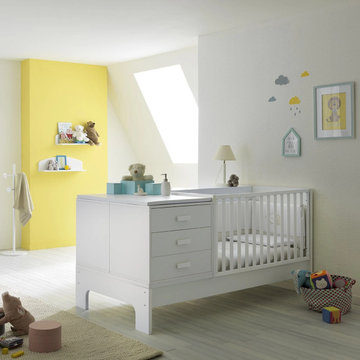 Explorer white wooden convertible baby cot by Pali
