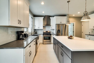 Example of a kitchen design in Chicago
