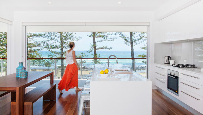 Beach Style Kitchen by Habitat Studio Architects