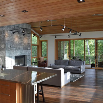 Four Season Cottage near Haliburton