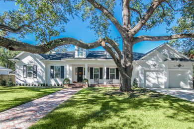 Mid-sized craftsman white one-story house exterior idea in Tampa with a shingle roof