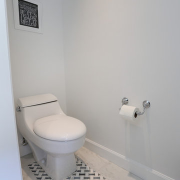 Muntzer Residence Bright Master Bathroom
