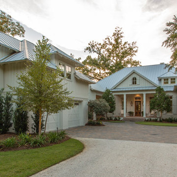 Classic Upscale Waterfront Cottage with Commanding View