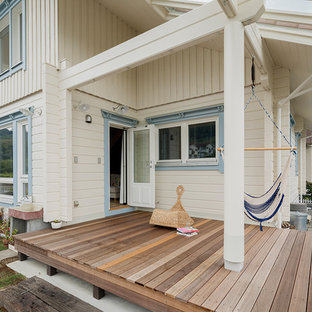 他の地域の北欧スタイルのおしゃれなデッキ (張り出し屋根) の写真