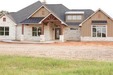 Mid-sized elegant brown one-story house exterior photo in Houston with a hip roof and a shingle roof
