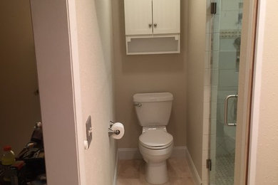 Inspiration for a modern bathroom remodel in Tampa