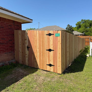 BLUE RIDGE, TX WESTERN RED CEDAR WOOD PRIVACY FENCE
