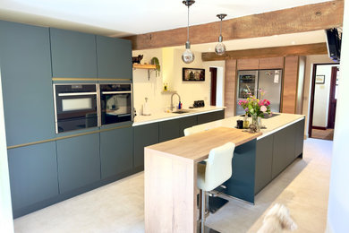 Mineral Green and Havanah Oak Handle-less kitchen with Quartz Worktops