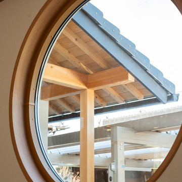 丸窓の和モダン住宅で“自然素材”に包まれた豊かなくらし