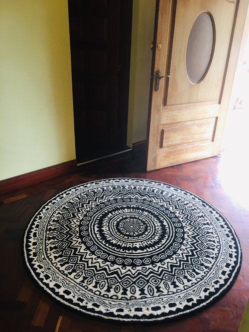 Does the round rug look ok here?