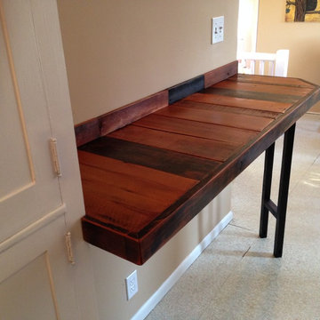 Reclaimed Pallet Wood Breakfast Bar