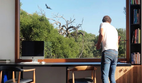 Houzz Tour: Melbourne Home Makes Peace With Nature