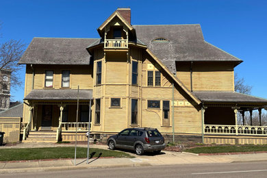 Exterior home photo in Cleveland