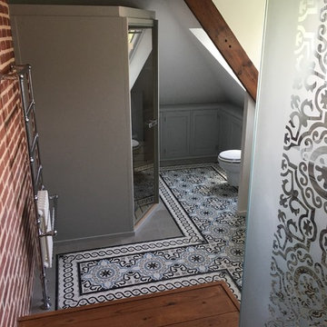Salle de bains avec sauna