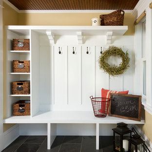 Создайте стильный интерьер: тамбур в стиле кантри с желтыми стенами - последний тренд