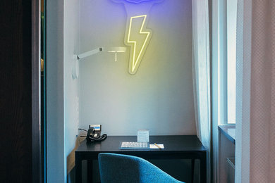 Example of a minimalist home office design in Orange County