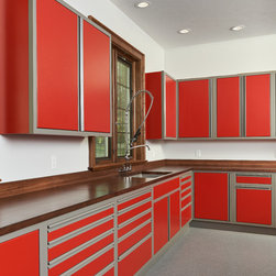 Haine's Garage - Garage And Tool Storage