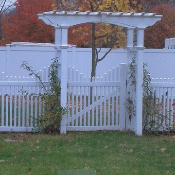 WHITE PICKET PVC WITH PERGOLA
