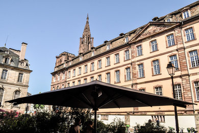 Parasols pour terrasse du café, restaurant "Bistrot et Chocolat" à Strasbourg