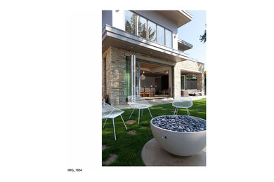 Inspiration for a contemporary patio remodel in Vancouver