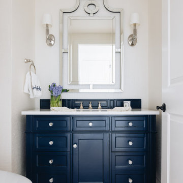 Bright London Townhouse Meets Downtown Lake Forest