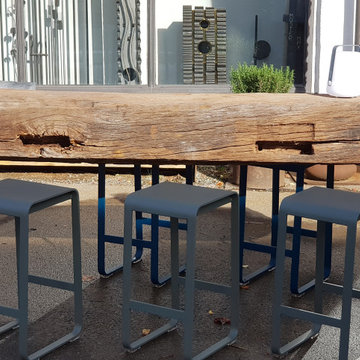 massiver Balkentisch für den Garten