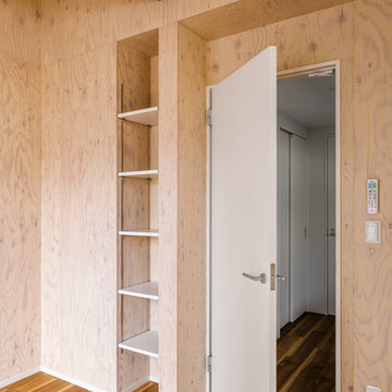 寝室：棚と梁・リノベーション：東京都北区