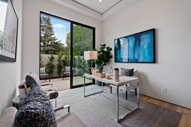 Home office - contemporary home office idea in Los Angeles