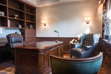 Example of a classic home office design in San Francisco