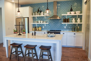 Kitchen - modern kitchen idea in Dallas