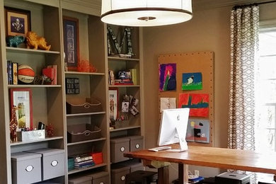 Example of a home office design in New Orleans