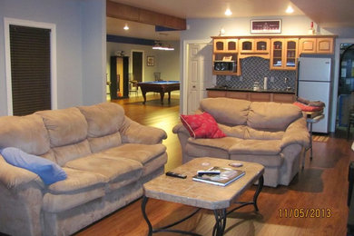 Basement - traditional basement idea in Louisville