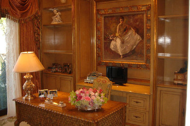 Study room - mid-sized freestanding desk study room idea in Las Vegas