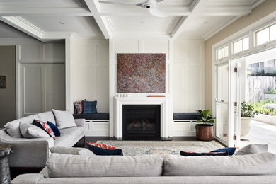 シドニーにある広いトランジショナルスタイルのおしゃれなLDK (濃色無垢フローリング、標準型暖炉、木材の暖炉まわり、テレビなし、茶色い床、格子天井) の写真