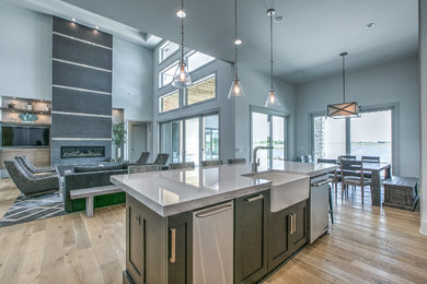 Kitchen - transitional kitchen idea in Omaha