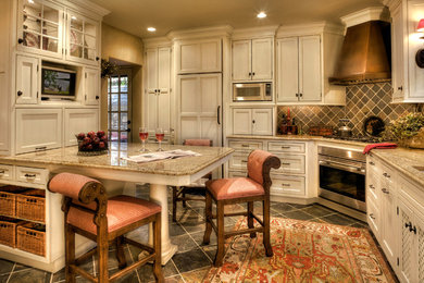 Kitchen - kitchen idea in Minneapolis