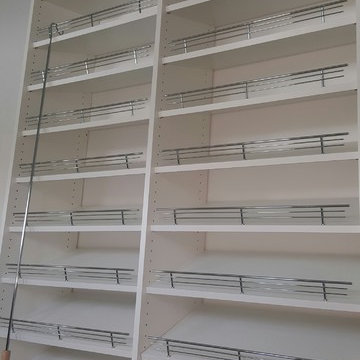 CUSTOM WALK IN CLOSETS