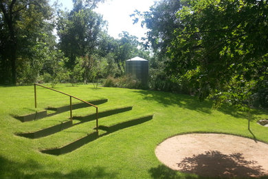 Design ideas for a mid-sized contemporary full sun backyard gravel landscaping in Austin.