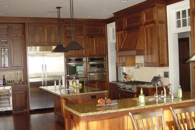 Kitchen - traditional kitchen idea in Other
