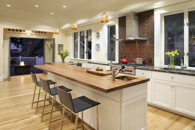 Example of a minimalist kitchen design in San Francisco