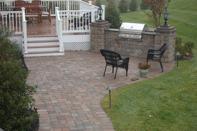 Example of a classic patio design in Philadelphia
