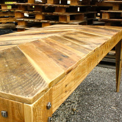 Chevron design Pallet table and bench - Dining Tables