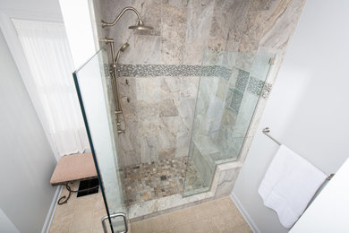 Bathroom - contemporary bathroom idea in New York