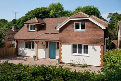 Inspiration for a medium sized classic two floor detached house in Buckinghamshire with a hip roof and a tiled roof.