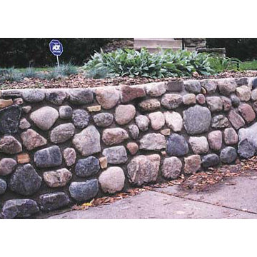 Traditional Cobble Boulder Retainer Wall in Mortar
