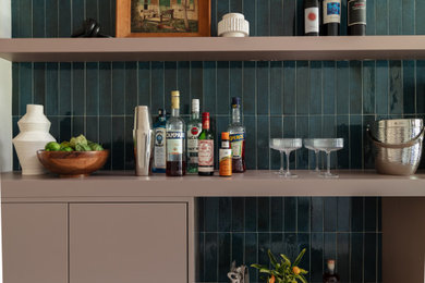 Example of a home bar design in Austin