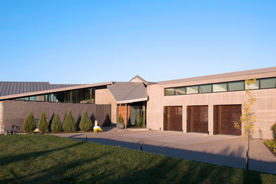 Foto de fachada gris contemporánea de tamaño medio de dos plantas con revestimiento de ladrillo