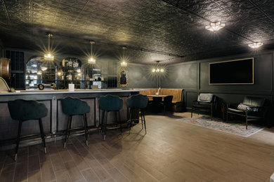 Mid-century modern home bar photo in Omaha