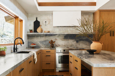 Example of a trendy kitchen design in Las Vegas